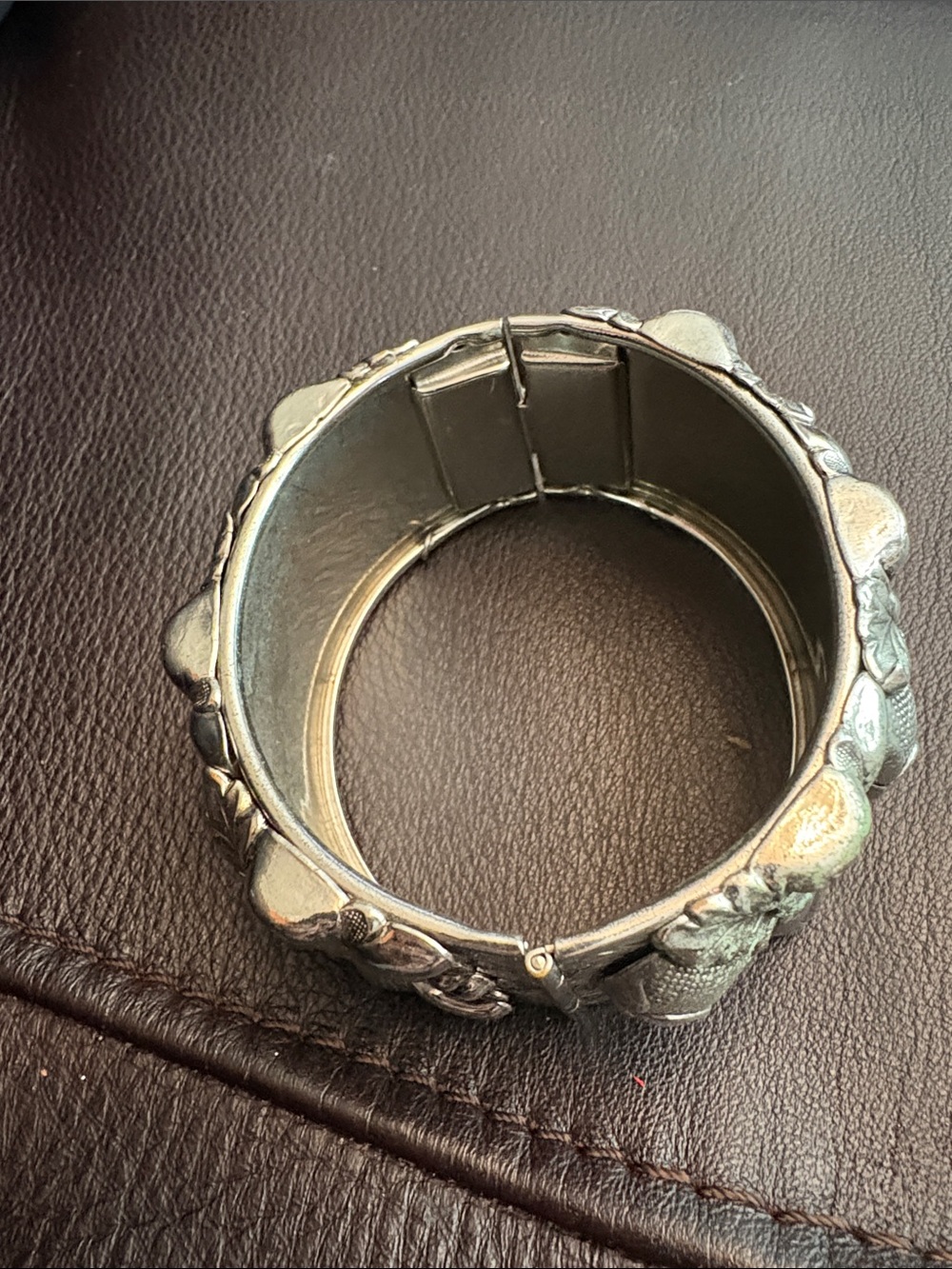 Ornate Silver Floral Hinged Cuff Bracelet Repousse Vargas? Whiting & Davis? - Picture 5 of 15